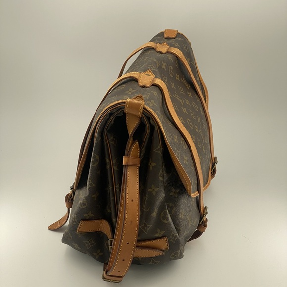 LOUIS VUITTON Saumur 43 Shoulder Bag - Picture 3 of 16